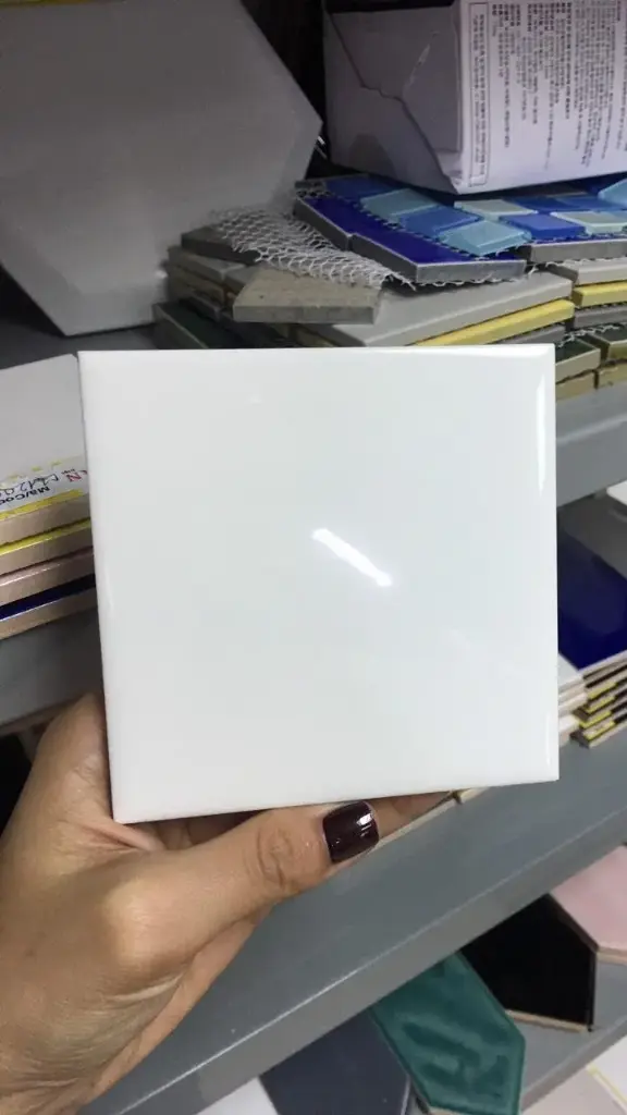 [DSC-M1100_SA] Gạch thẻ VN, KT 100x100mm trắng bóng phẳng mã M1100_SA loại 1