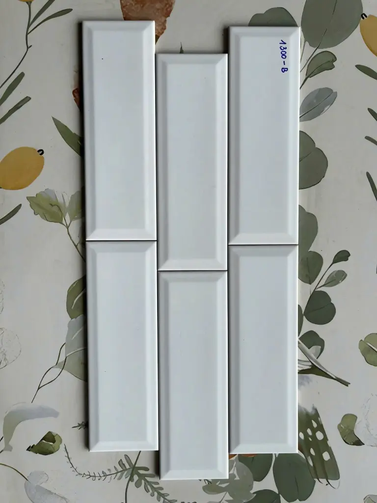 [DSC-STA1300-B] Gạch thẻ trang trí VN, KT 100x300 mm trắng bóng vát cạnh mã STA1300-B(0101-1/WH0412BPV2) loại 1