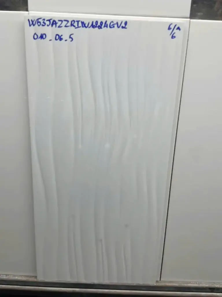 [DSC-W53JAZZRIW1224GV2] Gạch ốp lát trắng gợn sóng KT 300x600mm hàng Loại 1 mã W53JAZZRIW1224GV2