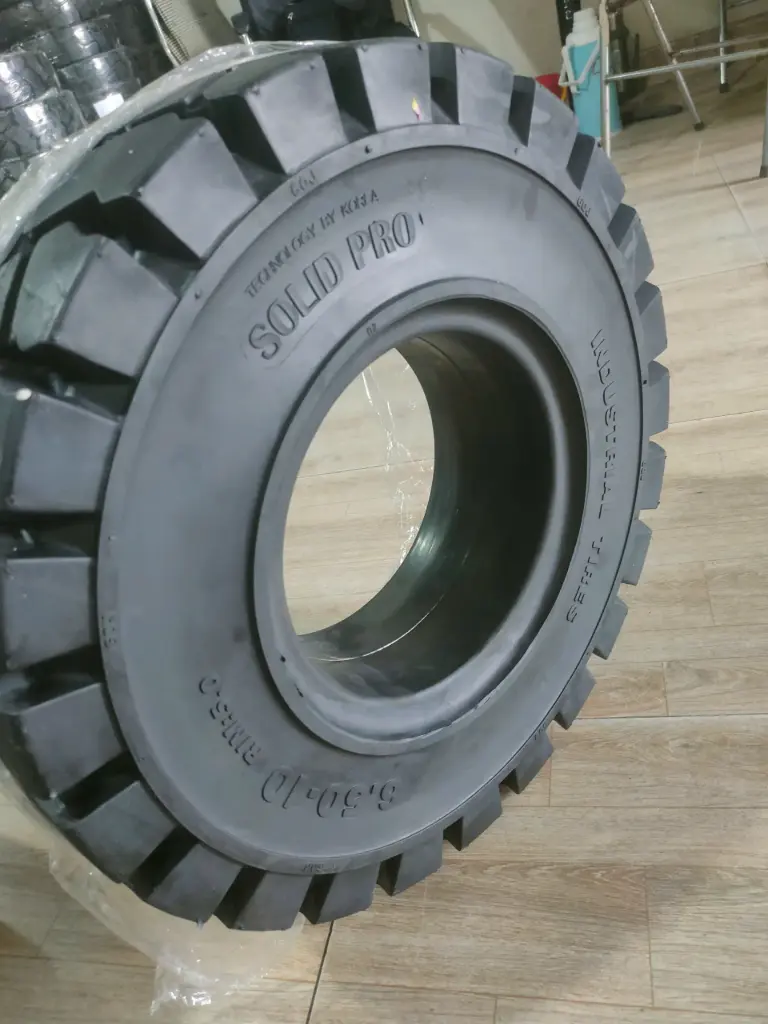 Lốp đặc sau xe nâng 650-10