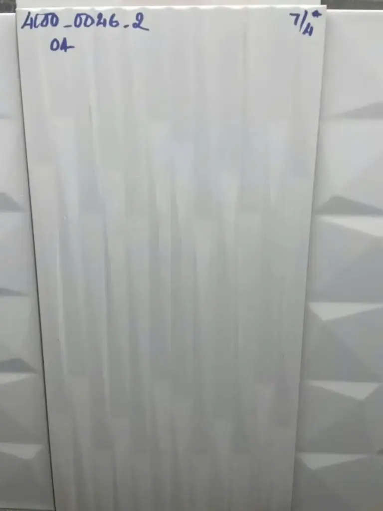 [DSC-0046-2] Gạch ốp lát trắng gợn sóng hàng loại 1, KT 300x600mm, mã 0046-2 (8v/thùng/1.44m2)