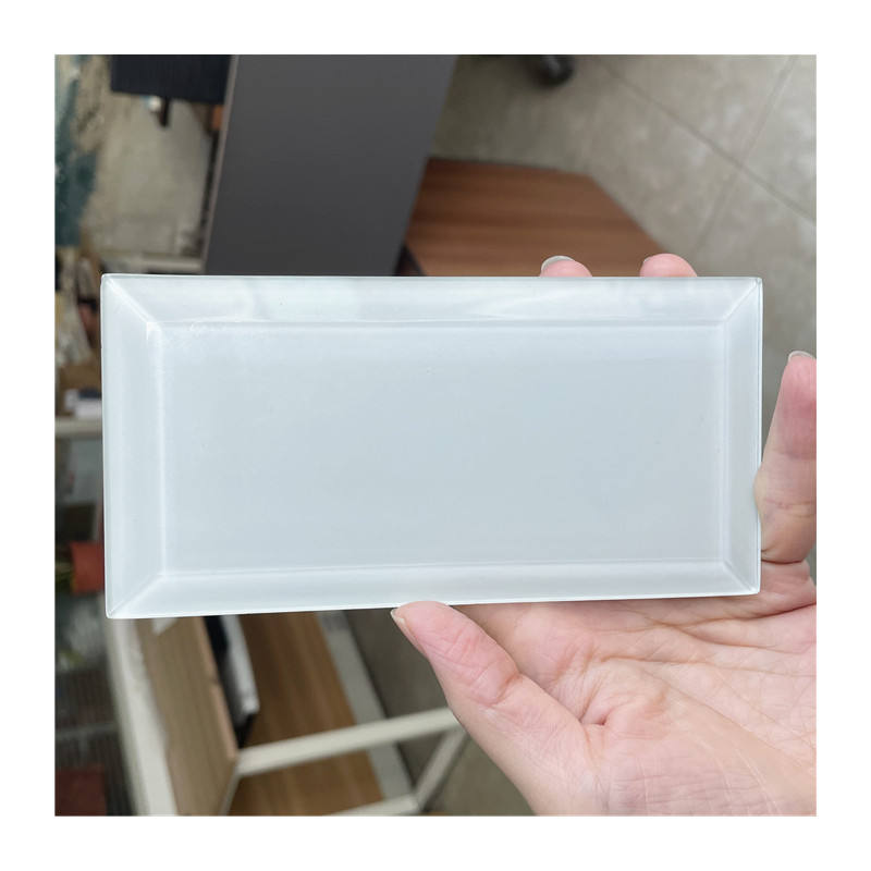 [DSC-2607-24754] Gạch Mosaic Thủy Tinh Subway Tile 150x75mm UARO - Trắng