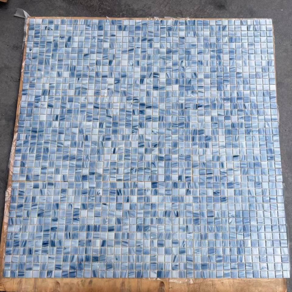 [DSC-2607-26658] Gạch mosaic thủy tinh nóng chảy màu xanh tái chế chống trượt dùng ốp lát hồ bơi