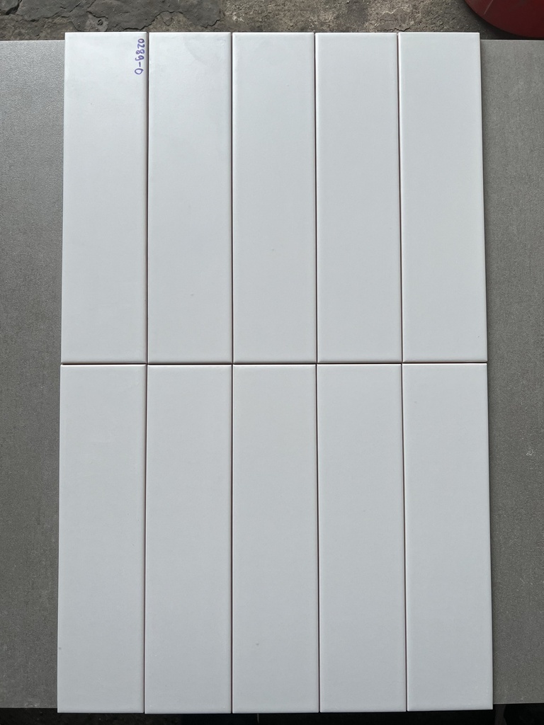 Gạch thẻ Việt Nam KT 75*300 mờ xám nhạt loại 1 mã 0289-0