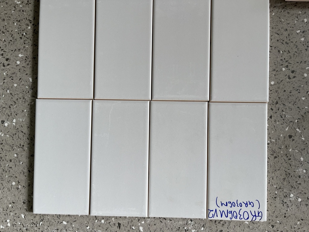 Gạch thẻ Việt Nam KT 75x150mm xám lạnh mờ phẳng loại 1 mã GR0306MV2