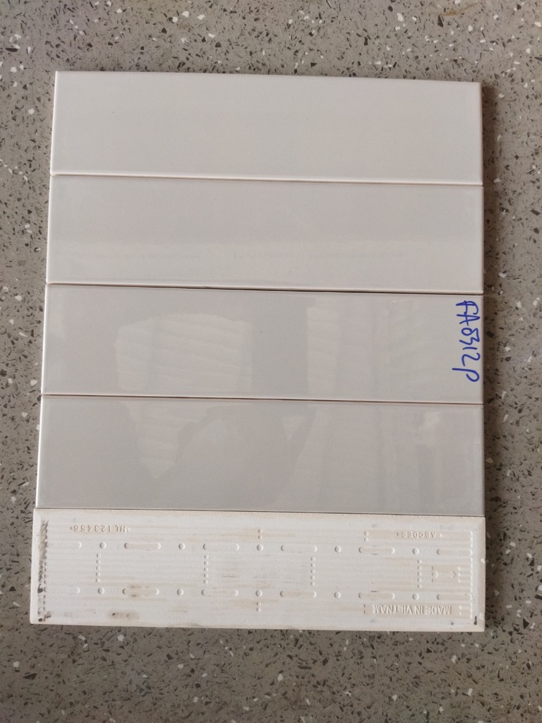 Gạch thẻ VN loại 1 xám bóng gợn 75x300mm FFA0312P