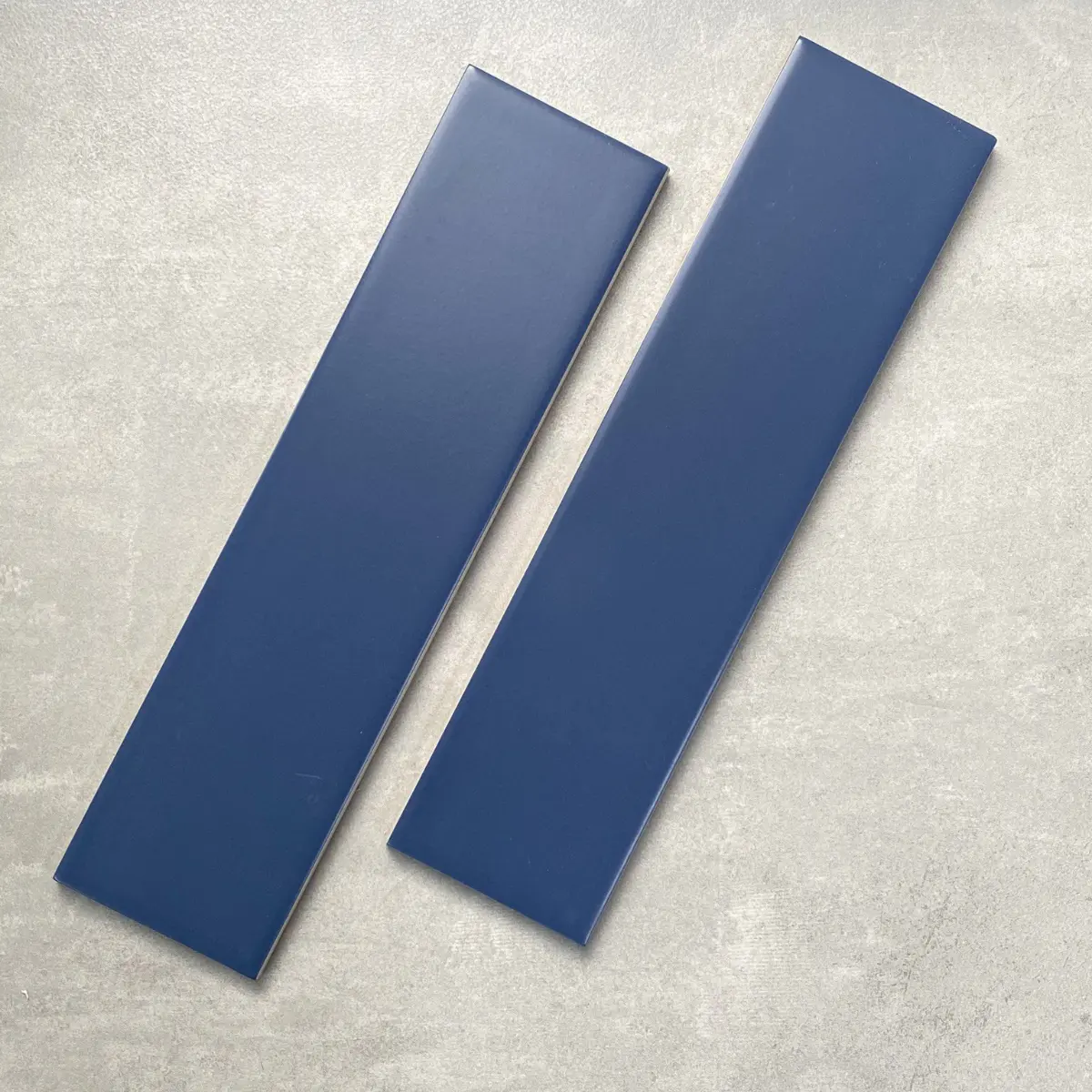 gạch thẻ xanh dương đậm mờ phẳng 
75x300 mm mã T75380M