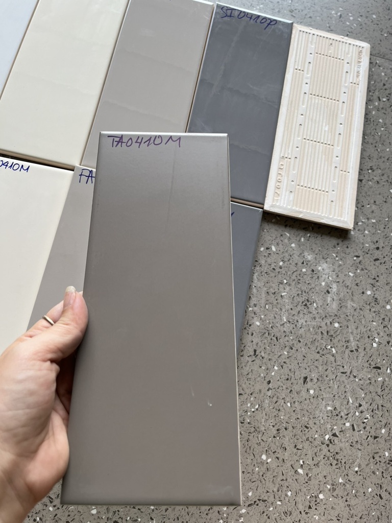 Gạch thẻ loại 1 nâu mờ phẳng 100x250cm TA0410M