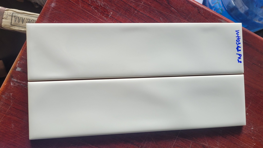 Gạch Thẻ 75x300mm Lượn Mặt Trắng Bóng WH0312PV2 loại 1