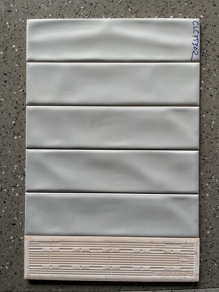 [CLC75302] Gạch thẻ 75x300mm xám bóng lượn mã CLC75302