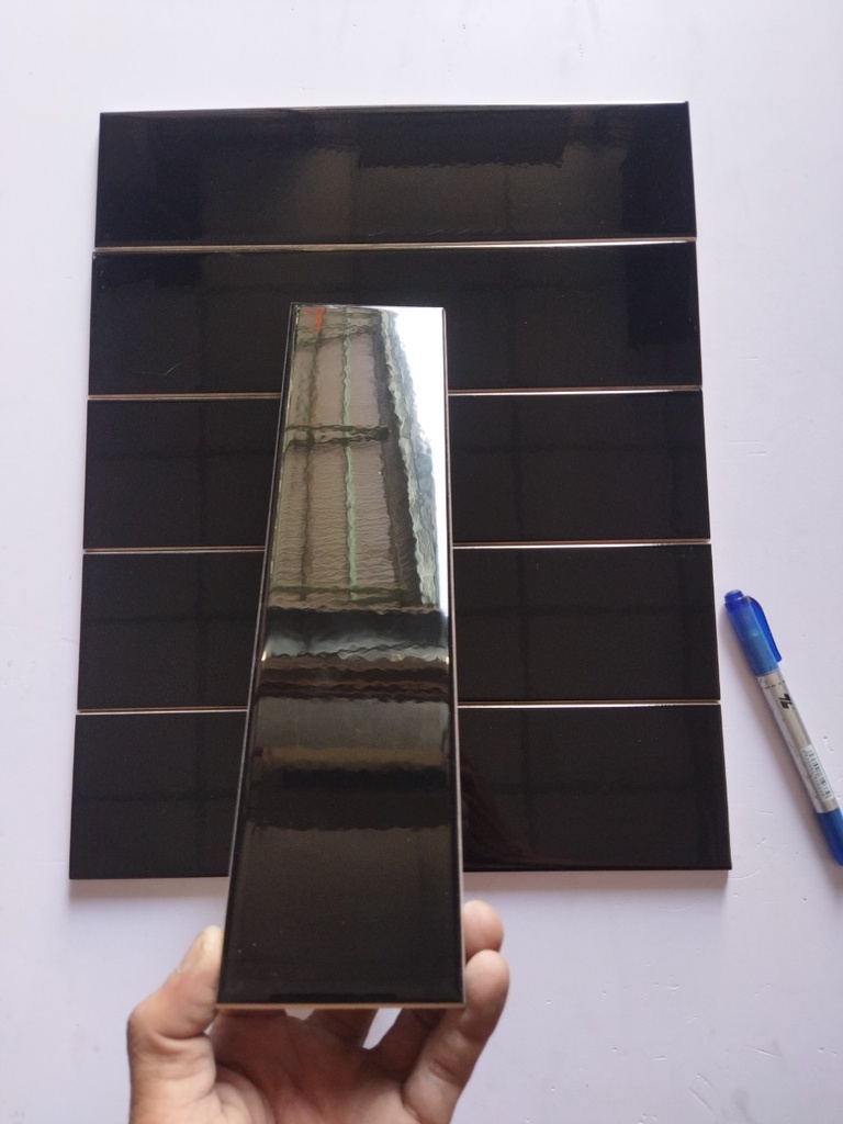 Gạch thẻ VN, KT 75x300 mm màu đen bóng phẳng mã STA75307_SA loại 1