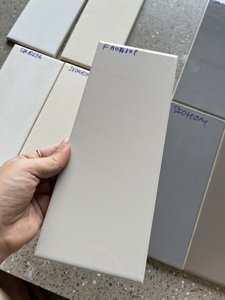 Gạch thẻ VN, KT 100x250 xám bóng phẳng Mã FA0410P loại 1 
