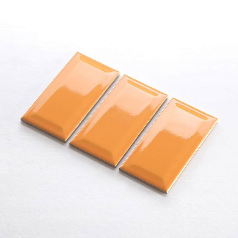 Gạch thẻ cam nhạt vát cạnh bóng 75x150 mm