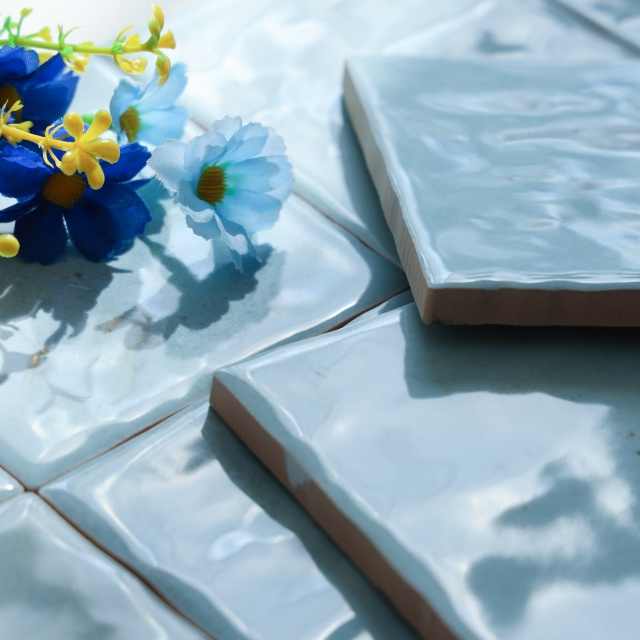 Gạch men ốp lát Subway sáng màu, phối màu khéo léo 100x100 mm cho nhà bếp và phòng tắm