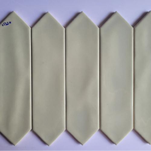 Gạch mũi tên xám nhạt bóng lượn mặt KT 75x300mm